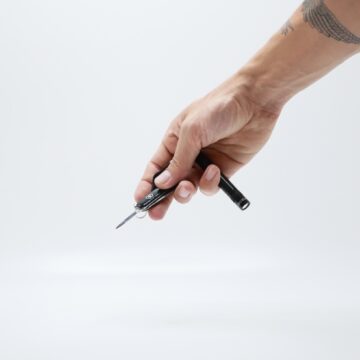 Maglite Solitaire & Victorinox Classic SD Set - Image 2